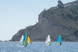 A Marco Ferrera il trofeo Gian Franco Gessa al termine della regata nazionale della classe Windsurfer
