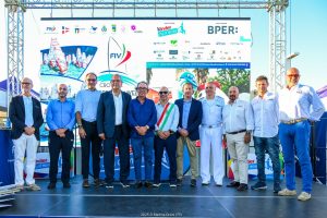 Aperta con una festosa cerimonia a Crotone la Coppa Primavela Kinder Joy of moving 2025: la grande festa della vela giovanile italiana festeggia i 40 anni